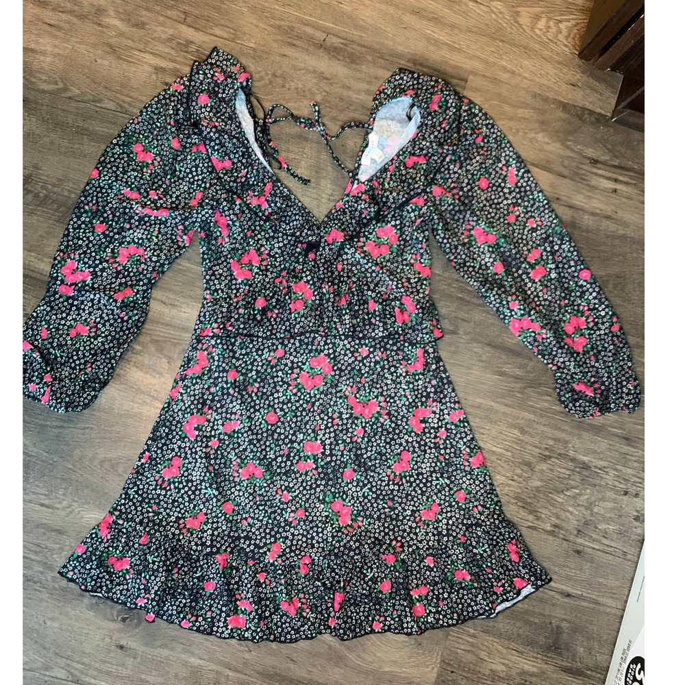 Topshop Women's Vneck Short Ruffled Dress NWT- 4